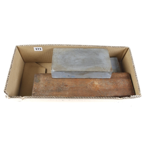 373 - Four little used large sharpening stones G++