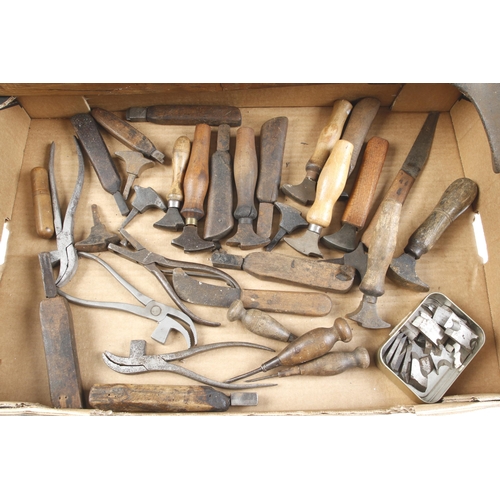 508 - Quantity of leatherworker's tools G