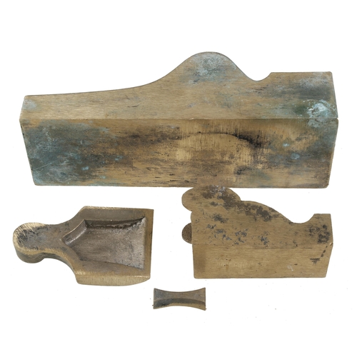 520 - Brass castings for a smoother and chariot plane with lever G