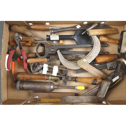 528 - A box of tools G