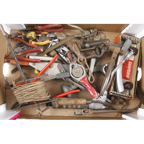 590 - A box of tools G