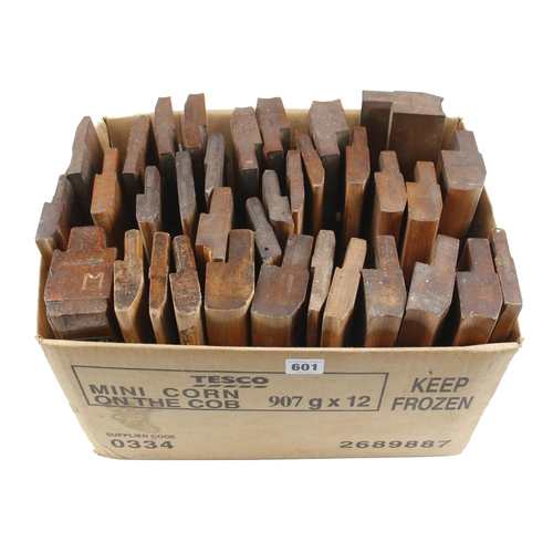 601 - 34 moulding planes incl. 14 H & R's by JOHN BIRCH G+