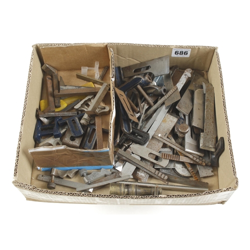 686 - Seven spare irons for a No 71 router and quantity of other STANLEY irons and spares G