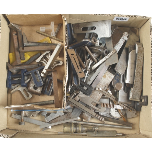 686 - Seven spare irons for a No 71 router and quantity of other STANLEY irons and spares G