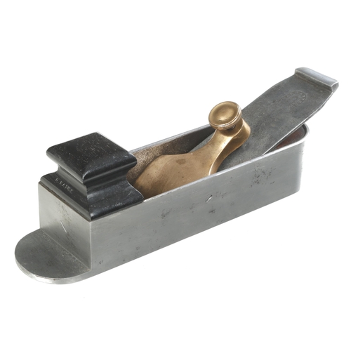 902 - A fine quality iron mitre plane 10 1/2