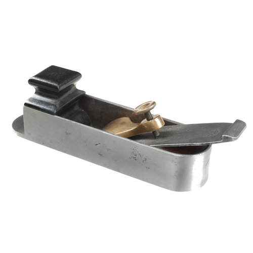 902 - A fine quality iron mitre plane 10 1/2