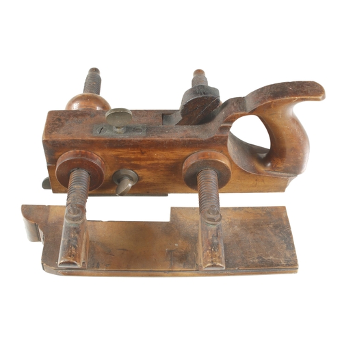 924 - A handled plow plane with boxwood fence, screwstems and nuts by LAMB & BROWNELL New Bedford USA mino... 