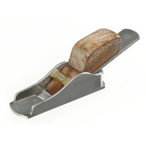 949 - An iron NORRIS No 32 thumb plane with orig 1 1/4