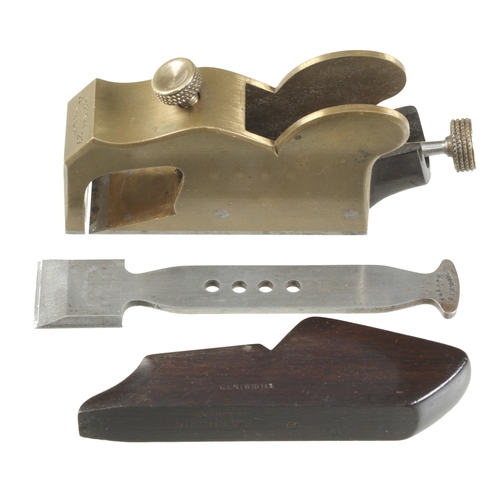 960 - A very little used steel soled gunmetal NORRIS A27 adjustable bullnose plane with rosewood wedge, on... 