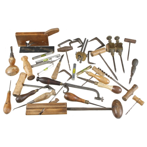 146 - Quantity of small tools, awls etc G