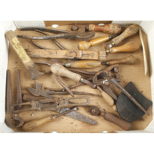 Quantity of cobbler's tools, some light rust G