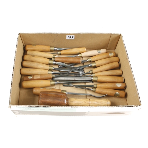 627 - A set of 18 ASHLEY ILES carving tools and a lignum mallet G++