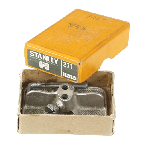 690 - A STANLEY No 271 router in orig box F