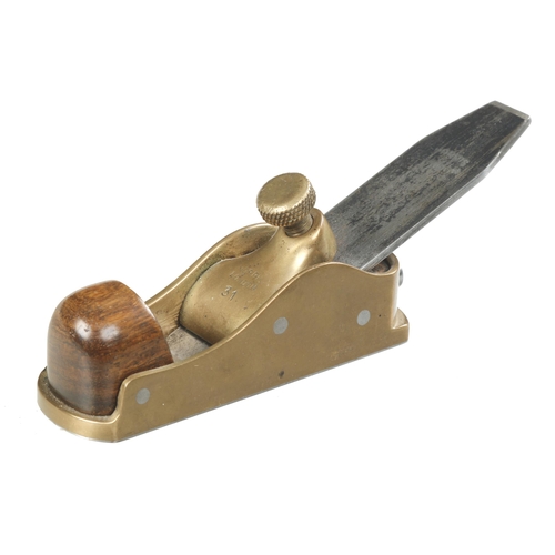 953 - A steel soled gunmetal NORRIS No 31 thumb plane with rosewood infill and orig 1 1/4