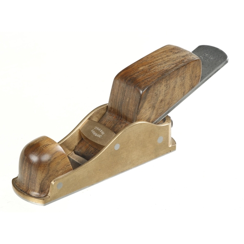 954 - A steel soled gunmetal NORRIS No 32 thumb plane with rosewood infill and wedge and orig Norris 1 1/8... 