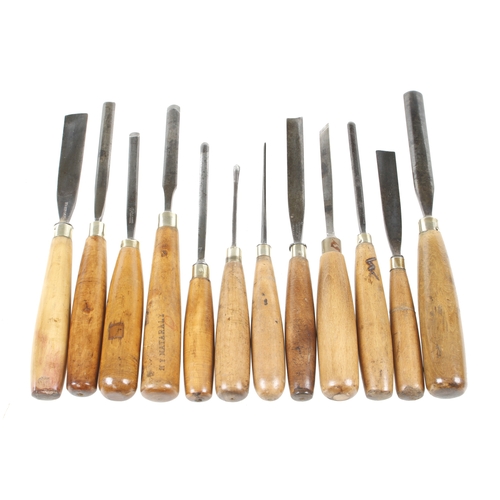 99 - 12 carving tools mostly with boxwood handles G+