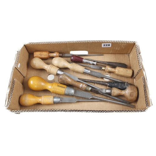 228 - 11 screwdrivers G+