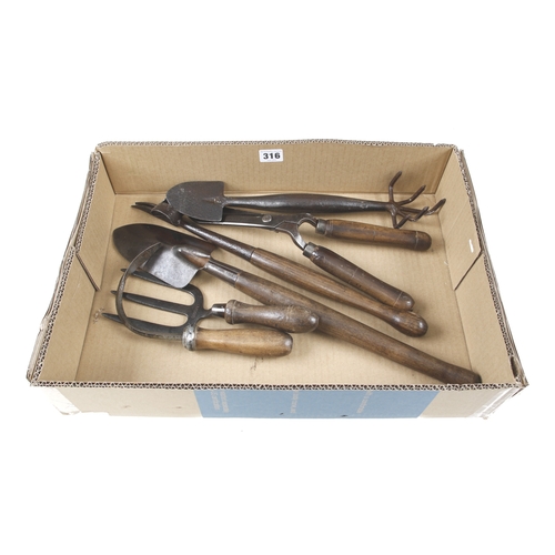 316 - Six vintage garden tools G