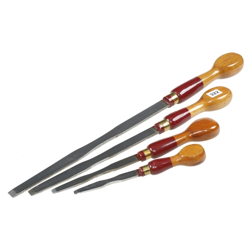 322 - A graduated set of 4 screwdrivers 10