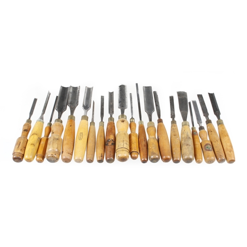 363 - 20 chisels and gouges with boxwood handles G