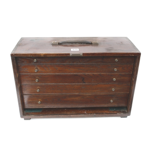 375 - An engineer's lockable 5 drawer oak tool chest containing a huge collection of taps and dies in 30 t... 