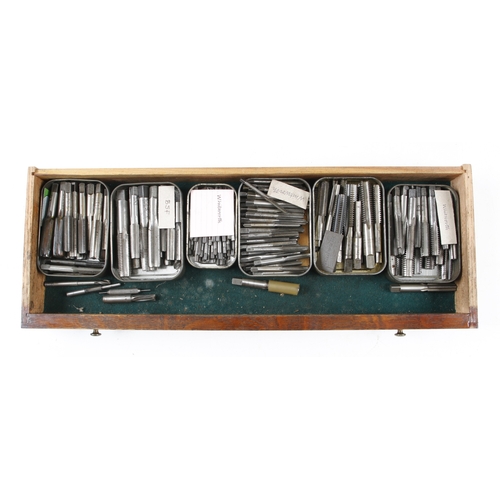 375 - An engineer's lockable 5 drawer oak tool chest containing a huge collection of taps and dies in 30 t... 