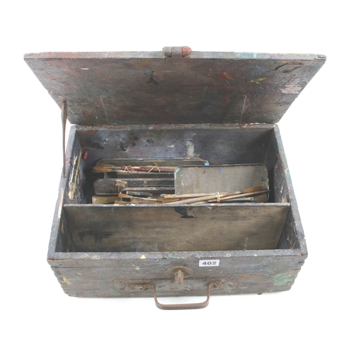 402 - A small chest of sign writer's brushes, palette, mahlstick etc G