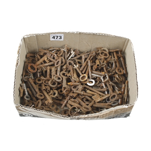 473 - 200 cabinet keys, some rust G