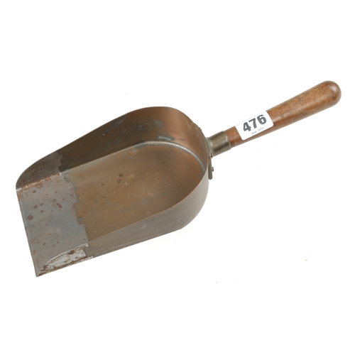 476 - A steel and copper coin shovel G+