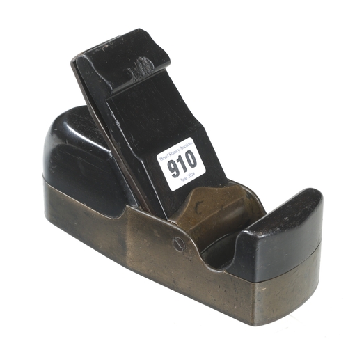 910 - A nice quality steel soled gunmetal smoother with ebony infill and wedge, chip to wedge and some dis... 