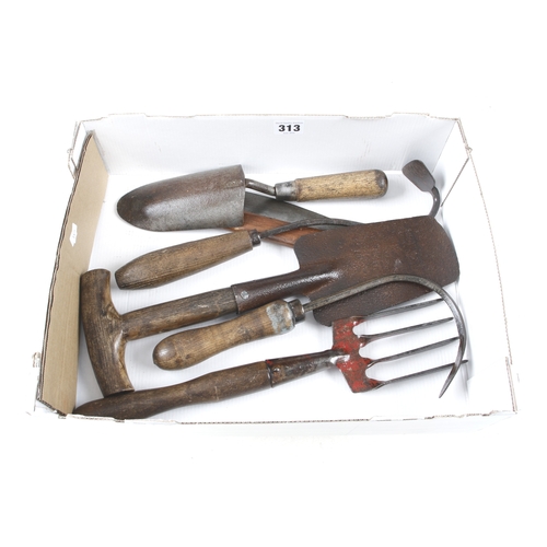 126 - Six vintage garden tools G