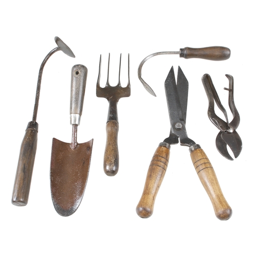 127 - Six vintage garden tools G