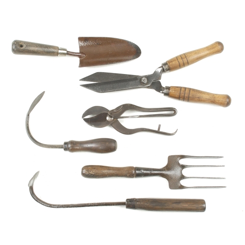 127 - Six vintage garden tools G