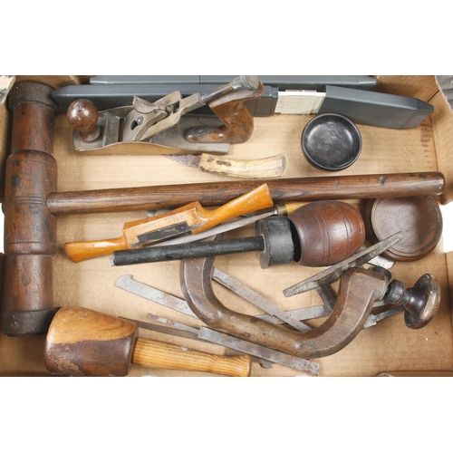 40 - A box of tools G