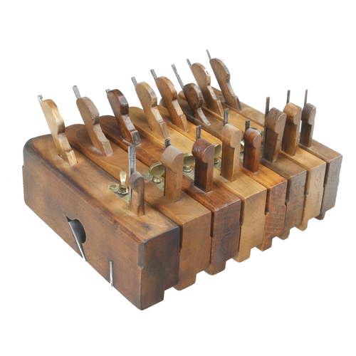 957 - Eight graduated MATHIESON No 783 raglet or dado planes 1/4