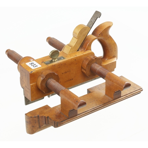 933 - A fine handled boxwood plough with boxwood screwstems and nuts and beech fence, wedge replaced G++