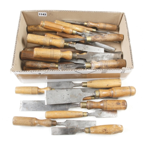 1143 - 30 chisels and gouges G+