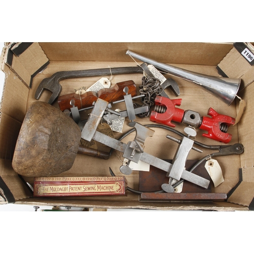 1196 - A box of tools G