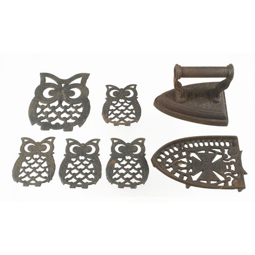 131 - A No 5 iron on stand and 5 iron trivets in the shape of owls G