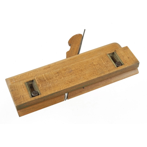 1363 - A very little used V grooving plane by GREENSLADE unusually with adjustable side fence F