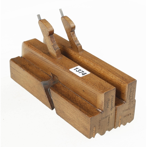 1374 - A little used pair of moulding planes marked 5/8