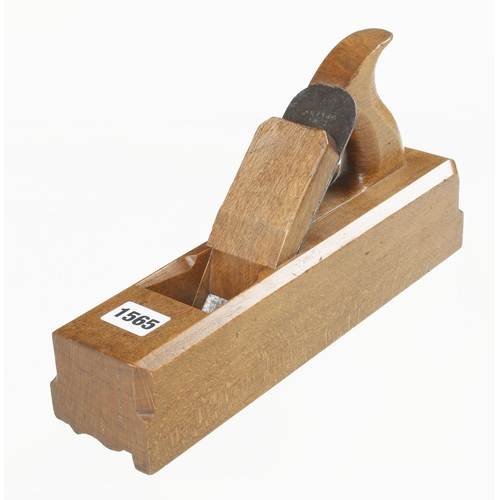 1565 - A little used, unusually small, handled beech moulding plane by MUTTER 12