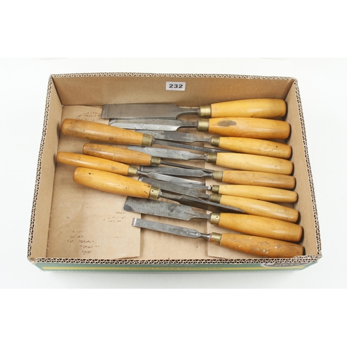 232 - 13 boxwood handled chisels G+