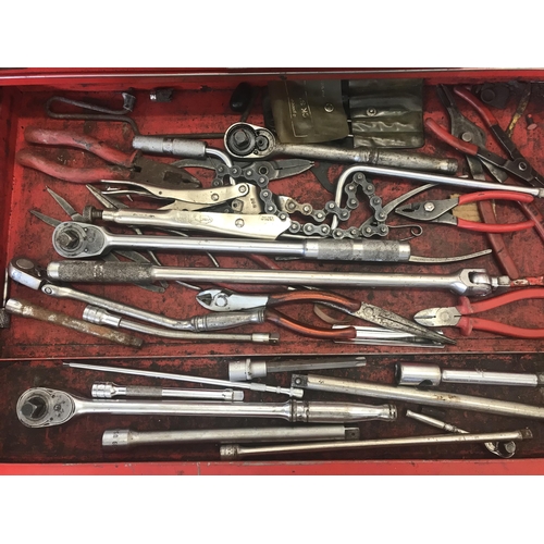 346 - An old lockable SNAP ON tool box with various sockets (50% Snap-On) etc etc G