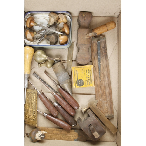 395 - A box of small tools G+