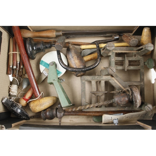 400 - A box of tools G