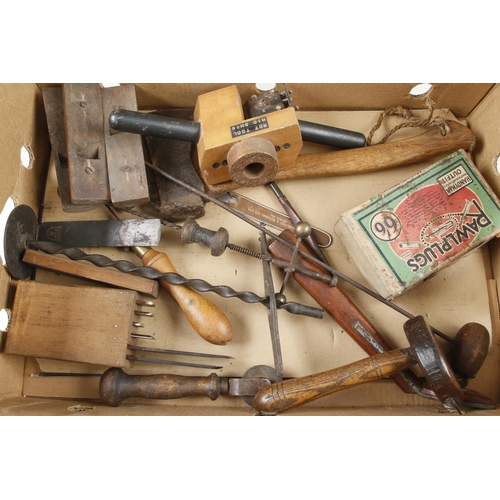 468 - A box of tools G