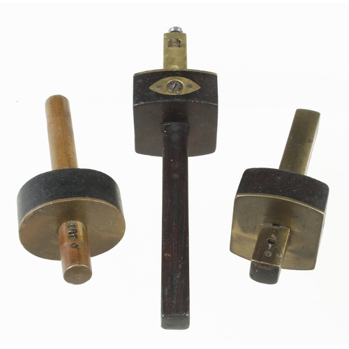 476 - A brass faced ebony mortice gauge and two others G