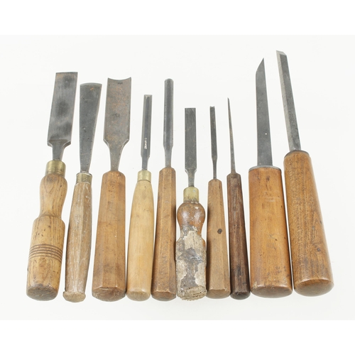 521 - Ten chisels and gouges G