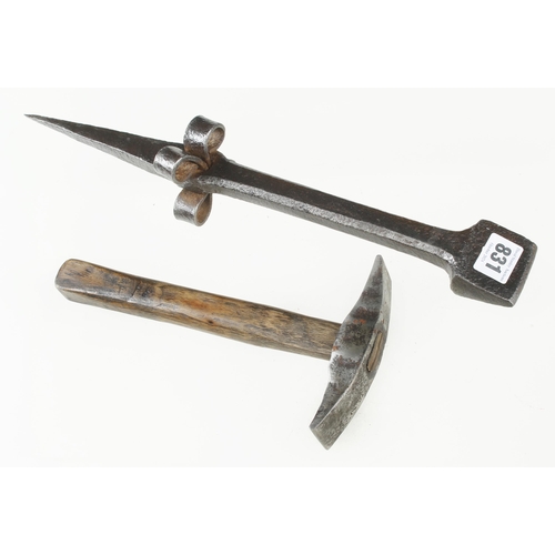 831 - A French scythe sharpening anvil and a scythe hammer G